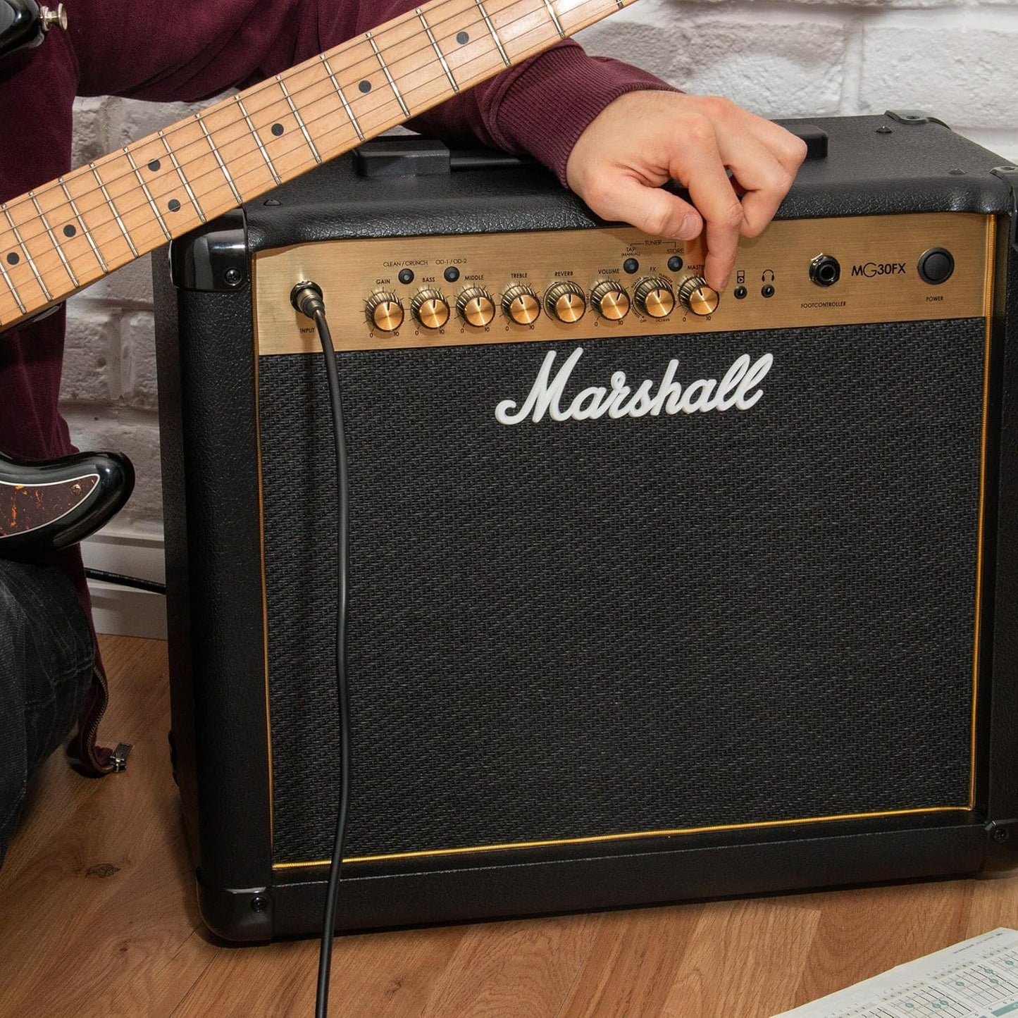 Marshall MG4 Carbon Series MG30GFX 30 Watt Guitar Combo Amplifier 1x10 Combo with 4 Programmable Channels, Effects, MP3 Input